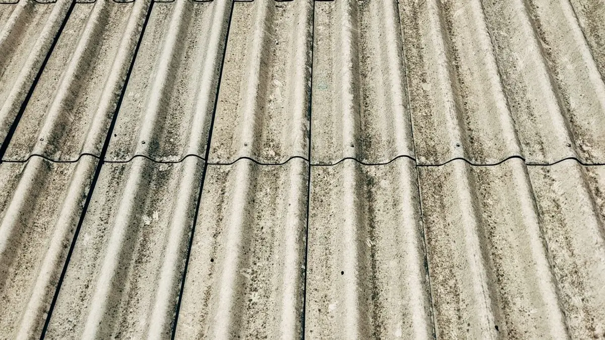 Energia solar em telhado de fibrocimento ou laje: dá para instalar?