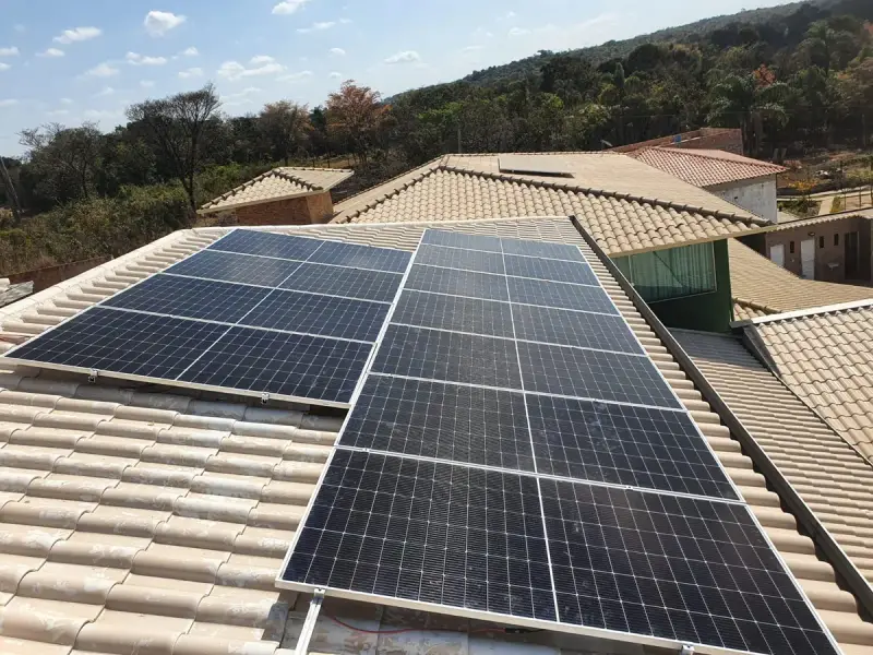 Instalação residencial de 11 painéis solares